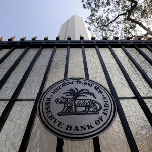 मुद्रास्फीति ५ प्रतिशततर्फ उक्लिँदा आरबीआई कठोर, रिपो दर बढाएर ५.५०% पुर्‍यायो