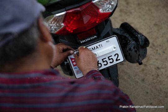 इम्बोस्ड नम्बर प्लेटमा विभागलाई डेढ अर्ब घाटा, जडानका लागि कम्पनीसँग ३ वर्ष म्याद थप