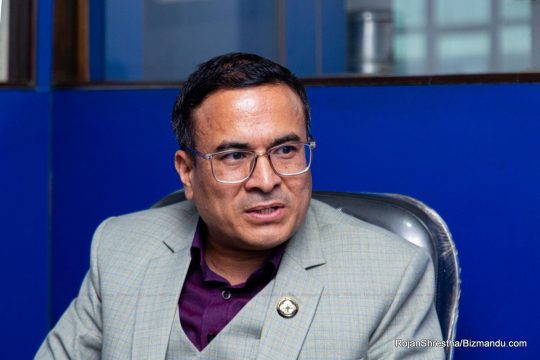 ‘तत्काल कार्यान्वयनको बाटो खुलाए हामी कमिसनमा अल्झिँदैनौँ,’ स्टक ब्रोकर अध्यक्ष धर्मराज सापकोटाको अन्तर्वार्ता