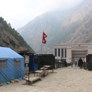 रसुवा भन्सारमा इभी जाँचपास गर्दा कर्मचारीले लापर्बाही गरेको प्रतिवेदन, १३ जना निलम्बित