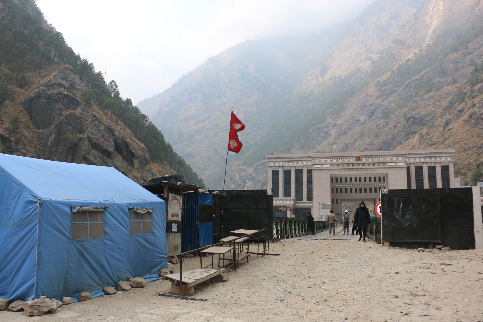 रसुवा नाकाबाट २६ जना चिनियाँ पर्यटक नेपाल भित्रिए, केरूङ जान एन्टिजेन परीक्षण रिपोर्ट अनिवार्य