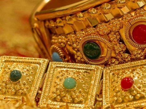 सुनको मूल्य लगातार घट्दै, तोलाको १०९४०० रुपैयाँ कायम, किन घट्दैछ मूल्य ?