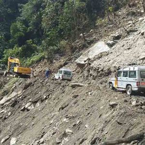 आजदेखि रातिको समयमा बेँसीसहर-चामे र मध्यपहाडी लोकमार्गमा सवारी संचालनमा रोक