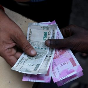 दक्षिण सीमावर्ती बजारमा एकाएक घट्यो भारुको मूल्य, हुन्डीबाट भइरहेको छ कारोबार