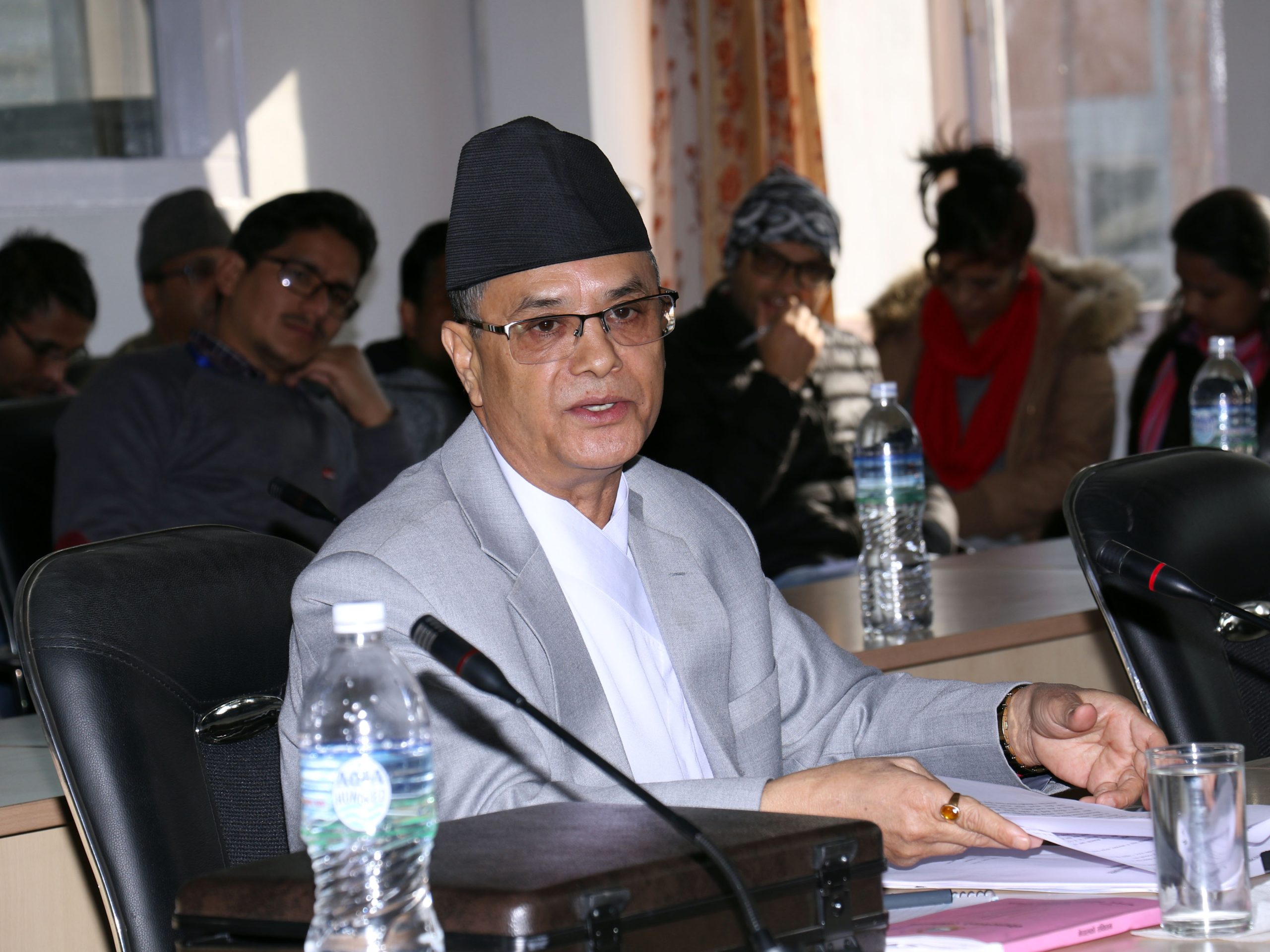 चोलेन्द्र पौने दुई घण्टासम्म प्रश्न गरेपछि गएका थिए प्रहरी कार्यालय, किन परे सरकारको निशानामा?