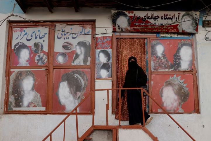 महिला संलग्न एक मात्र व्यवसायमा तालिवानको प्रहार, १२ हजार ब्युटीपार्लर बन्द हुने