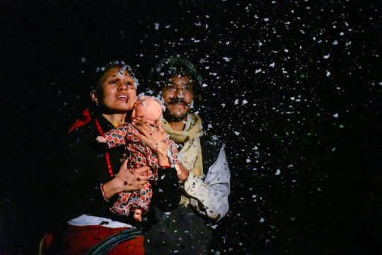 नाटक ‘हिउँभन्दा चिसो’ ले उठाउन सकेन लगानी, दर्शकको साथले भने निर्देशक सन्तुष्ट