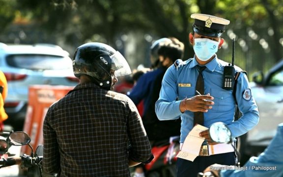 ४ महिनामा अवैध रुपमा ल्याइएका सामानबाट उठ्ने राजस्व घट्यो, ट्राफिक कारबाही पनि कम
