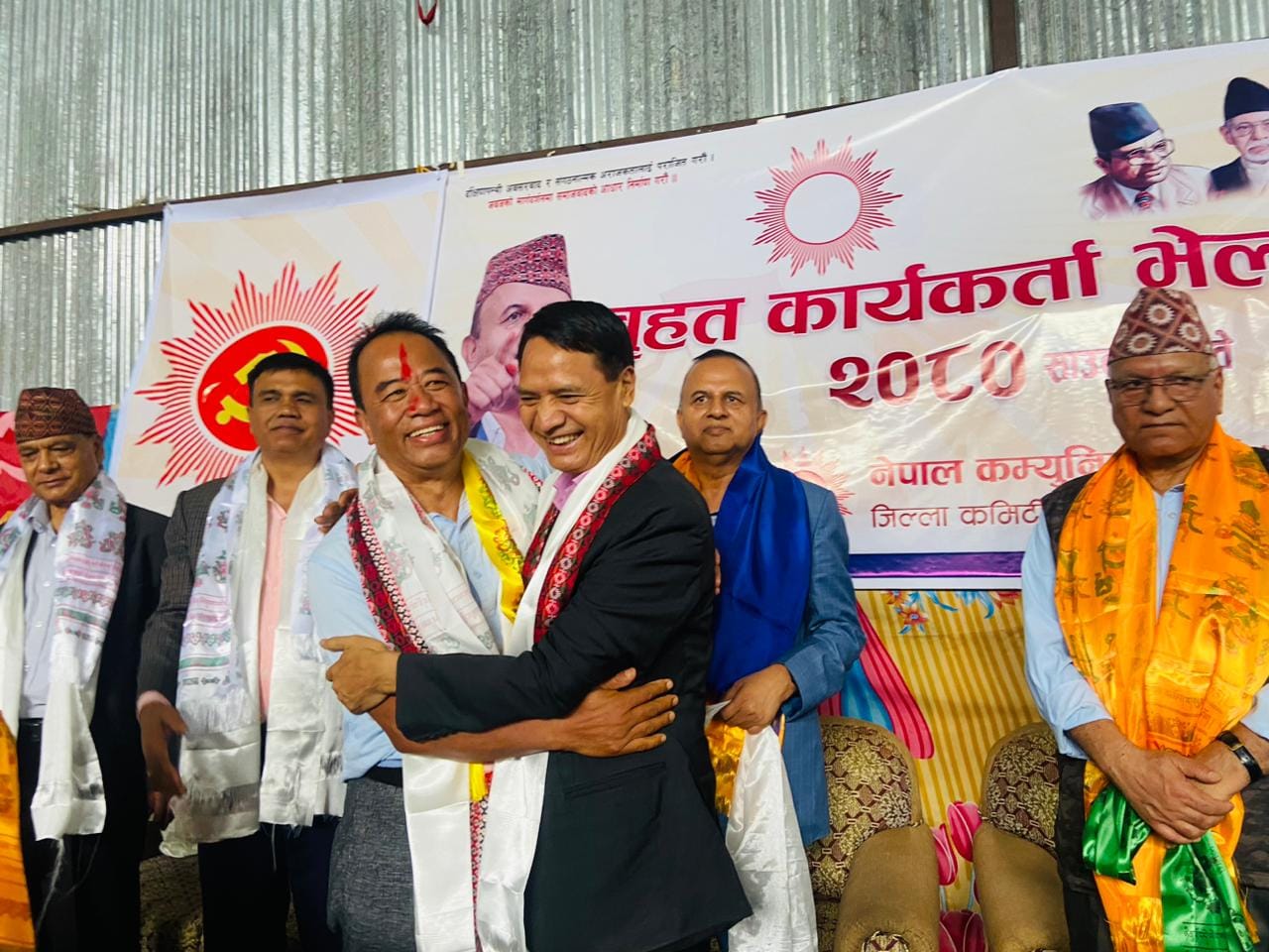 सुवास कर्माचार्यले छोडे माधव नेपालको साथ, १८ महिनापछि कार्यकर्तासहित फर्किए एमालेमै सुवास कर्माचार्यले छोडे माधव नेपालको साथ, १८ महिनापछि कार्यकर्तासहित फर्किए एमालेमै