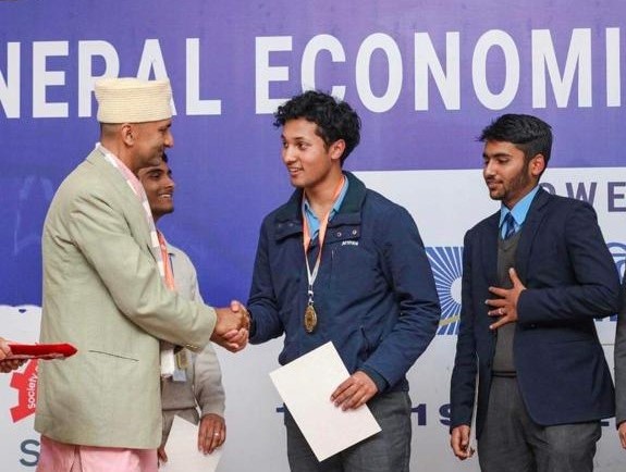 अन्तर्राष्ट्रिय इकोनोमिक्स ओलम्पियाडमा तेस्रो बन्यो नेपाल, ४५ देशलाई पछि पारे दुई नेपाली युवाले अन्तर्राष्ट्रिय इकोनोमिक्स ओलम्पियाडमा तेस्रो बन्यो नेपाल, ४५ देशलाई पछि पारे दुई नेपाली युवाले