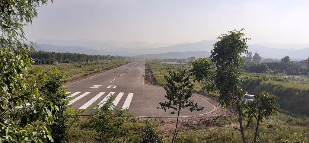 सुर्खेत विमानस्थल शनिबारसम्मका लागि बन्द, धावनमार्गको पिच मर्मत गरिंदै सुर्खेत विमानस्थल शनिबारसम्मका लागि बन्द, धावनमार्गको पिच मर्मत गरिंदै