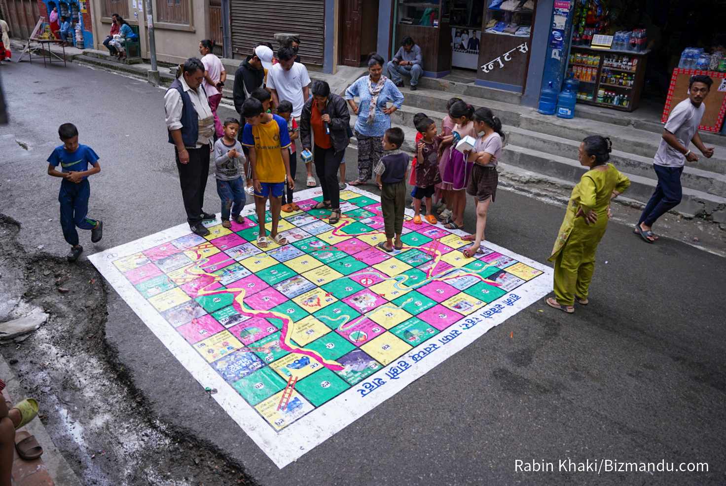 हाँडिगाउँमा सडक महोत्सव, बाटोमै नागपास र गुच्चा खेल्दै रमाए सर्वसाधारण हाँडिगाउँमा सडक महोत्सव, बाटोमै नागपास र गुच्चा खेल्दै रमाए सर्वसाधारण