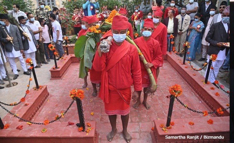 दसैंको सातौं दिन : घर घरमा भित्र्याइँदै फूलपाती, टुँडिखेलमा बढाइँ समारोह