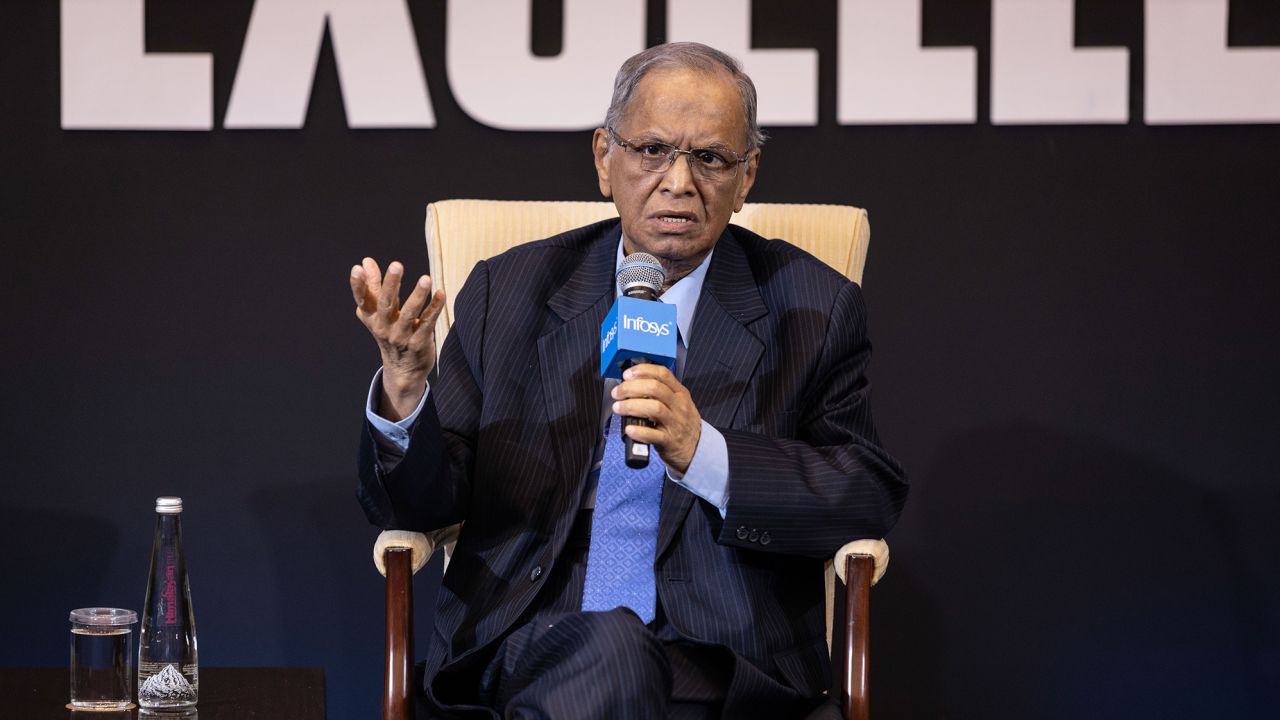 अर्बपति टेक टाइकुन नारायण मूर्तिले भने : भारतीय युवाले हप्ताको ७० घण्टा काम गर्नुपर्छ