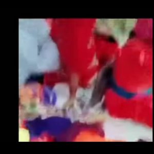 युवा संघका कार्यकर्ताले पार्टी प्यालेसबाट मध्यरातमा ३४ महिला लखेटे, प्रहरीले पुनः त्यहीँ राख्यो