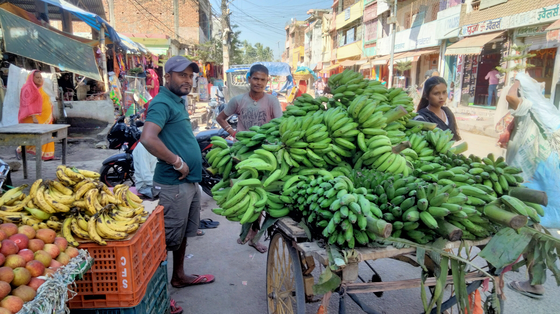 केरा अचाक्ली महँगो, अफसिजन भन्दै व्यापारी घटाउँदैनन् भाउ, मन्त्रालयले अध्ययन गर्दै
