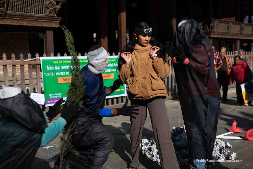 लैङ्गिक हिंसाविरुद्ध वसन्तपुरमा सचेतनामूलक नाटक प्रदर्शन