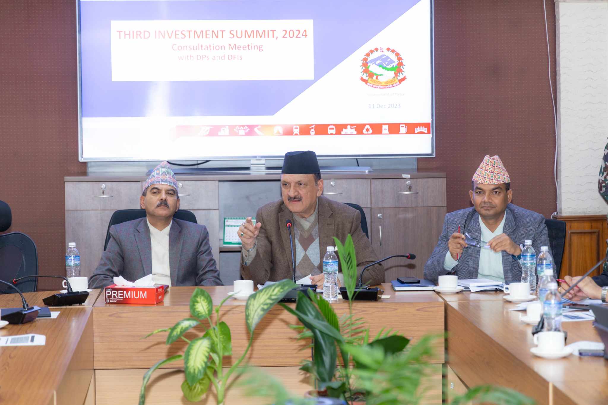 लगानी सम्मेलनबारे अर्थमन्त्रीले गरे विकास साझेदारसँग छलफल, ‘कन्ट्री रेटिङको काम चाँडै हुन्छ’ लगानी सम्मेलनबारे अर्थमन्त्रीले गरे विकास साझेदारसँग छलफल, ‘कन्ट्री रेटिङको काम चाँडै हुन्छ’