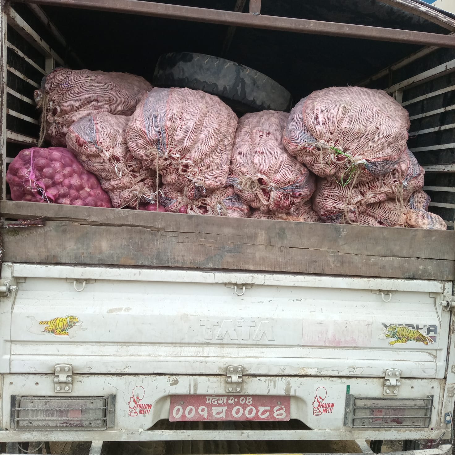 मूल्य आकासिएपछि प्याजको तस्करी, प्रहरीले बाराबाट बरामद गर्‍यो २५ क्वीन्टल