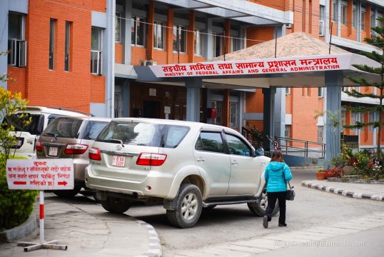 स्थानीय तहमा अधिकार नाम मात्रको: पालिकाका प्रशासकीय अधिकृत फेर्न सांसददेखि मन्त्री नै धाउँछन्