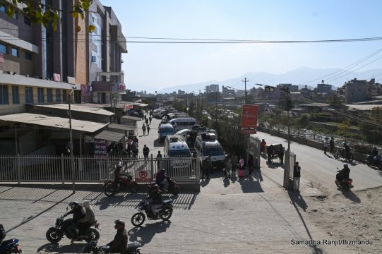 गोंगबु बसपार्कमा भेटिँदैनन् धादिङ, नुवाकोट र रसुवाका गाडी, यात्रु नै नआउने बहानाबाजी