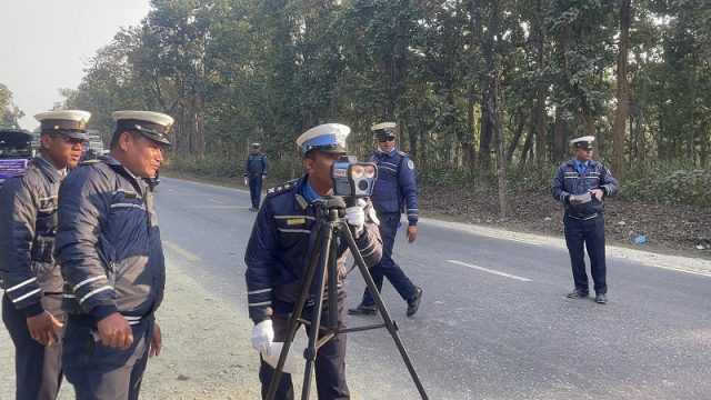 सवारी साधन सीमाभन्दा बढी गतिमा चलाउँदा ५० हजारसम्म जरिवाना, कम गर्दा पनि तिर्नुपर्ने