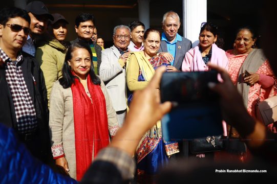 लैनचौरमा ‘जय नेपाल’ : शशांकले आयोजना गरेको चियापानमा कांग्रेस नेतासँग तस्विर लिनेको घुइँचो