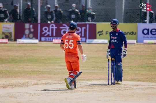 नेपाललाई १ सय ८५ रनको लक्ष्य, करण र कुशलले लिए विकेट