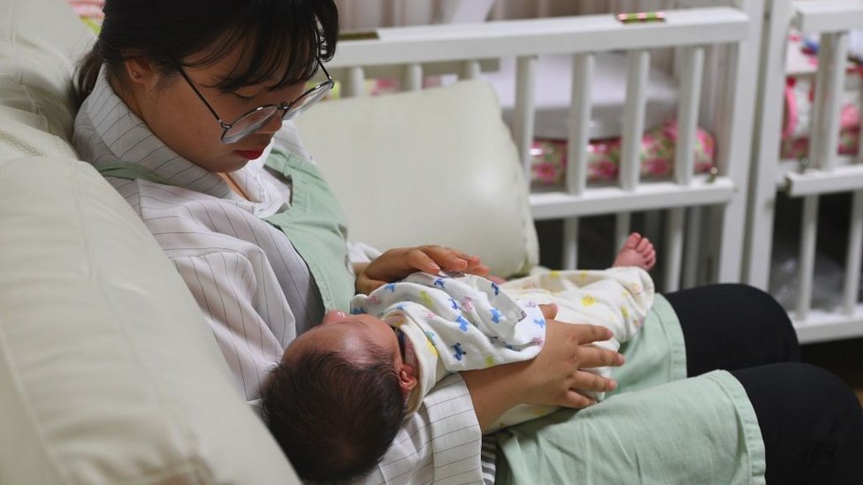 दक्षिण कोरियामा कर्मचारीलाई सन्तान जन्माउन प्रोत्साहन रकम, एक जना जन्माए एक करोड