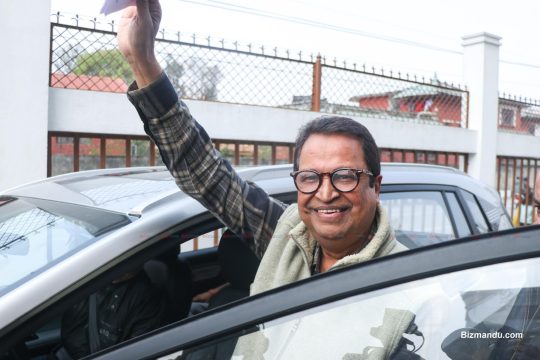 अर्बपतिहरु झन् झन् धनी भइरहँदा विनोद चौधरीको नेटवर्थ १.८ अर्ब डलरमा स्थिर