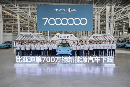 अटो बजारमा बीवाइडीको २१ वर्ष, नवीकरणीय ऊर्जाबाट सञ्चालन हुने ७० लाख गाडी उत्पादन