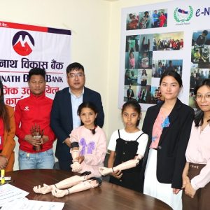 मुक्तिनाथ विकास बैंकले ई-नेबल नेपालसँगको साझेदारीमा बालबालिकालाई दियो कृत्रिम हात