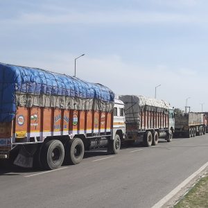 तराईको तनावले औद्योगिक सामग्रीको ढुवानीमा समस्या, 'अर्डर लिइरहेका छैनन् ढुवानीकर्ता'
