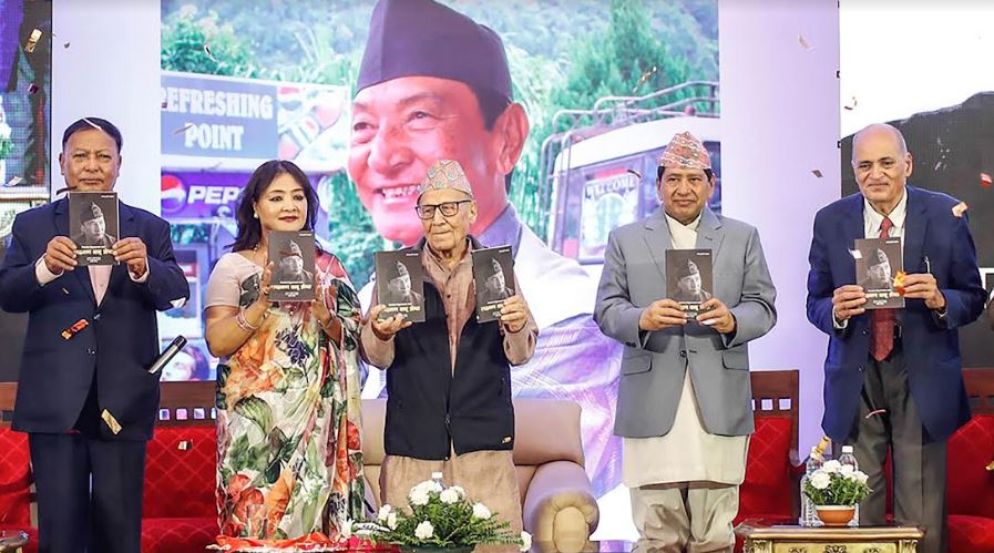 नेपालमा केबुलकार भित्र्याएका लक्ष्मणबाबु श्रेष्ठ बारेको किताब सार्वजनिक, ‘साहस गर्नेलाई प्रेरणा’ नेपालमा केबुलकार भित्र्याएका लक्ष्मणबाबु श्रेष्ठ बारेको किताब सार्वजनिक, ‘साहस गर्नेलाई प्रेरणा’