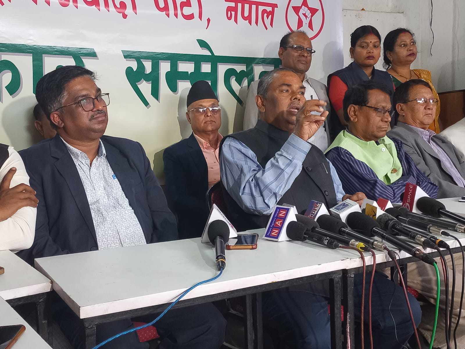 ओलीलाई ‘चकित’ तुल्याउने उपेन्द्र यादवको निर्णय, सरकार राष्ट्रिय सभामा अल्पमतमा ओलीलाई ‘चकित’ तुल्याउने उपेन्द्र यादवको निर्णय, सरकार राष्ट्रिय सभामा अल्पमतमा