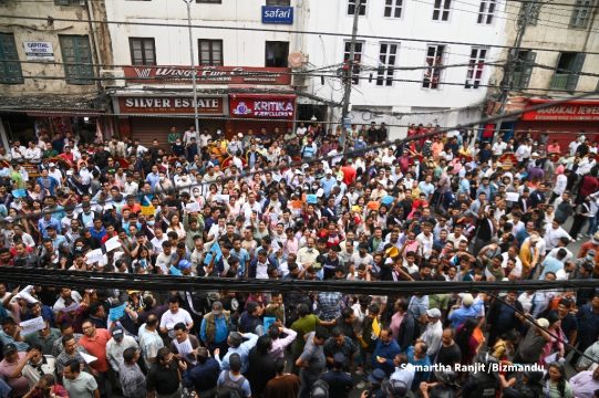 सुनचाँदी व्यवसायी र कालीगढको प्रदर्शनले जब न्यूरोड क्षेत्र नै बन्द भयो…