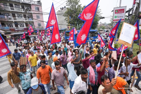 महानगरविरुद्ध सडकमा कवाड व्यवसायी, माइतीघरमा नारा : छोटे राजाको आतंक बन्द गर
