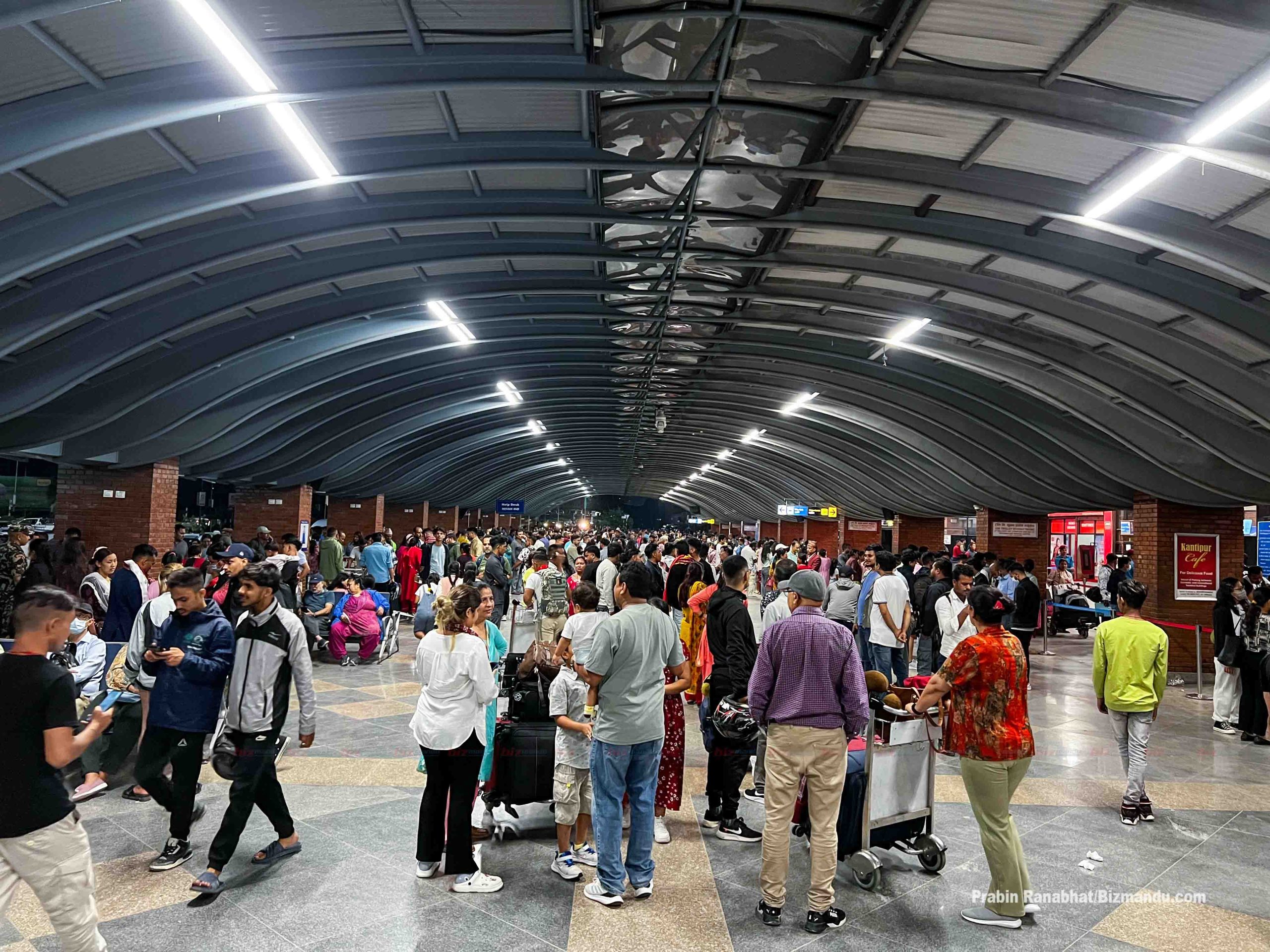त्रिभुवन विमानस्थलबाट यात्रा गर्नेको संख्या बढ्यो, १० महिनामा ७८ लाखले गरे आउजाउ