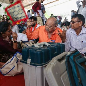 भारतमा आज लोकसभा निर्वाचनको अन्तिम चरणको मतदान, मोदी बसे ध्यानमा