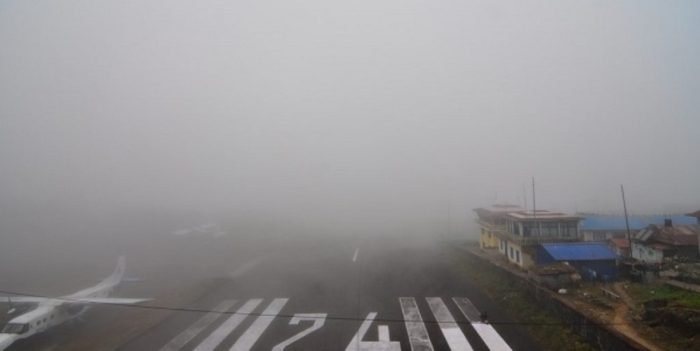 पर्यटकीय सिजनमा मौसम बन्यो बाधक, लुक्लामा हवाई उडान १० दिनदेखि ठप्प