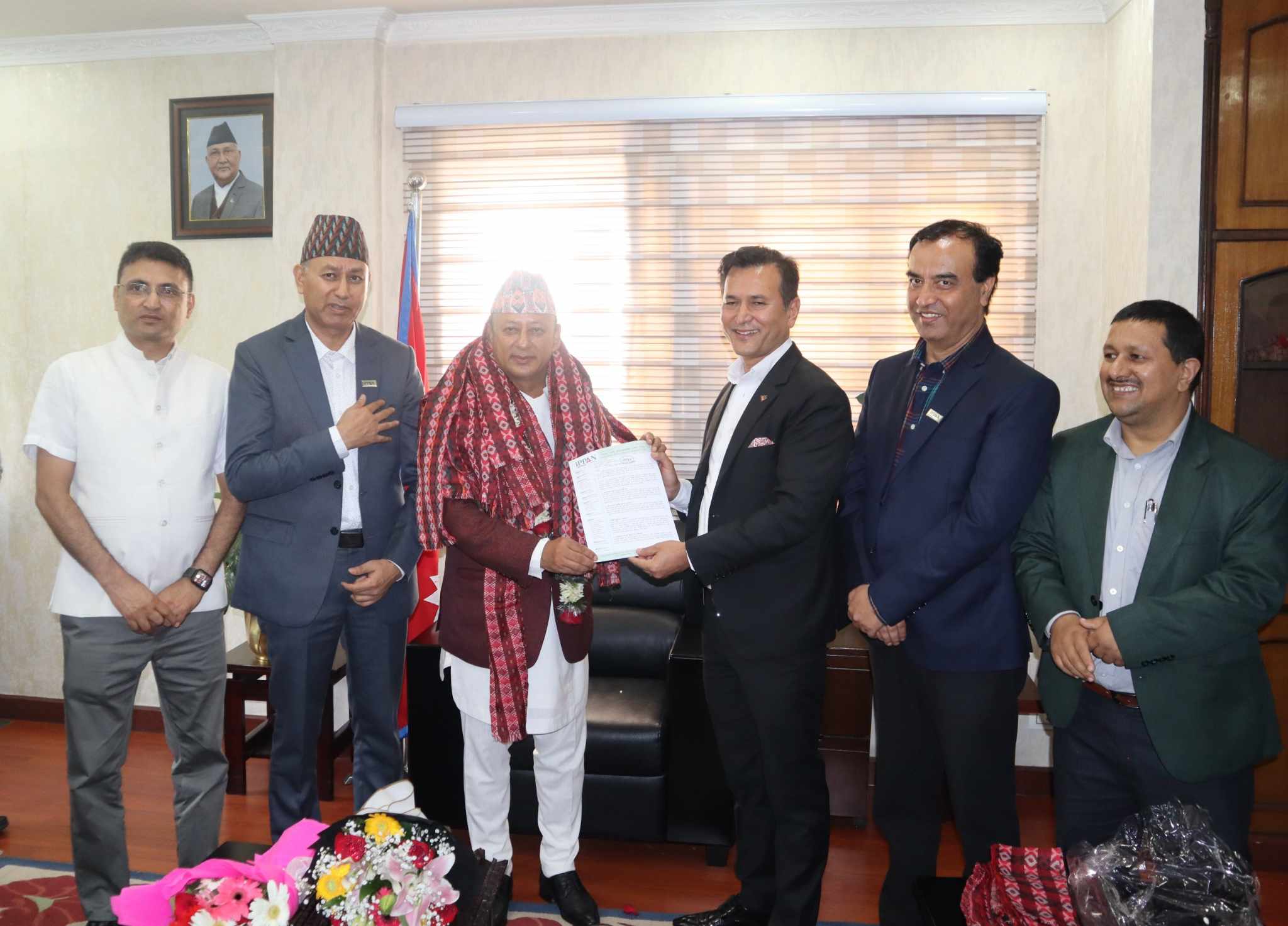 ऊर्जामन्त्री खड्कासँग इप्पानको ८ बुँदे मागः मन्त्रीले भने, ‘छिटो छरितो र गुणस्तरीय काम गर्नुस्’ ऊर्जामन्त्री खड्कासँग इप्पानको ८ बुँदे मागः मन्त्रीले भने, ‘छिटो छरितो र गुणस्तरीय काम गर्नुस्’