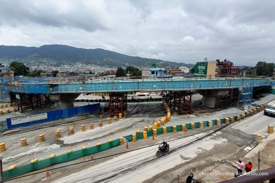 नागढुंगा सुरुङ मार्गमा फेरि अवरोध, बलम्बुका स्थानीयको नयाँ मागले फ्लाइओभरको काम ठप्प