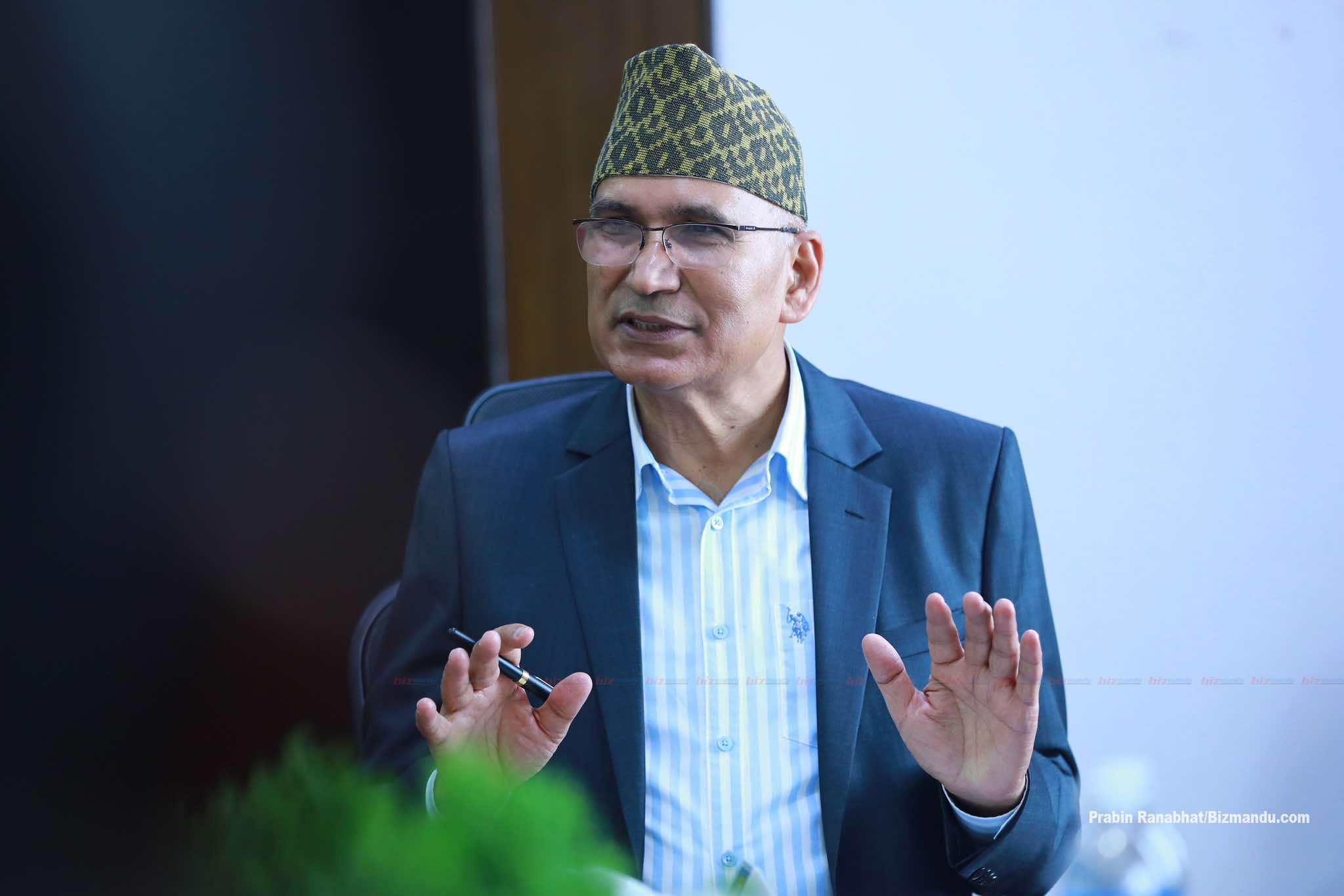 मौद्रिक नीति पछि भेट्न गएका निर्माण व्यवसायीलाई अर्थमन्त्रीले सुनाए ५०० रुपैयाँको कथा मौद्रिक नीति पछि भेट्न गएका निर्माण व्यवसायीलाई अर्थमन्त्रीले सुनाए ५०० रुपैयाँको कथा