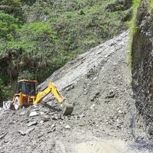 वर्षाका कारण दर्जनभन्दा बढी सडक सञ्जाल प्रभावित, यात्रामा सावधानी अपनाउन अनुरोध