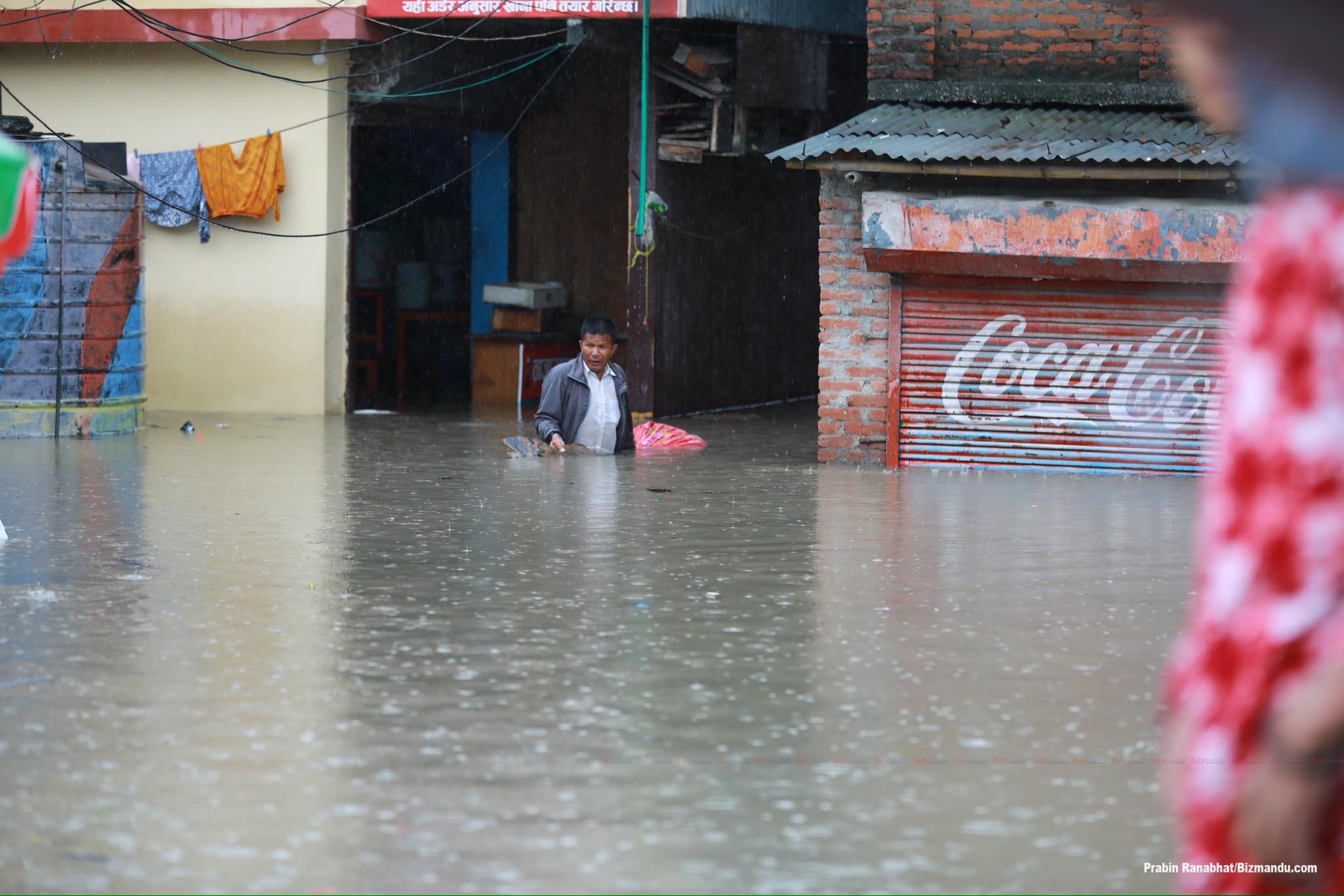 बागमती खोलामा बाढी आउँदा बल्खु क्षेत्रका घरमा पस्यो कम्मर-कम्मरसम्म पानी बागमती खोलामा बाढी आउँदा बल्खु क्षेत्रका घरमा पस्यो कम्मर-कम्मरसम्म पानी