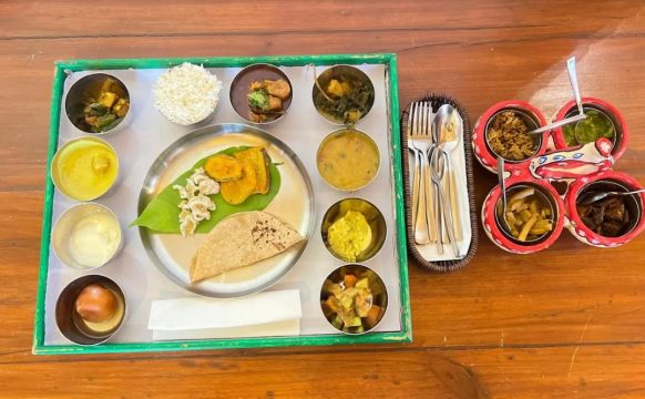 सेफ सन्तोषको गौशालाको रेष्टरेन्टमा साउनभर धार्मिक पर्यटक लक्षित परिकार, लसुन प्याज नचल्ने