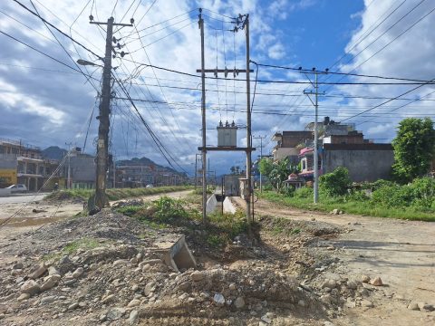 सम्झौता विपरित सडक आयोजनाको करोडौं रकम बिजुली पोल सार्नमा खर्च, महालेखाले उठायो प्रश्न