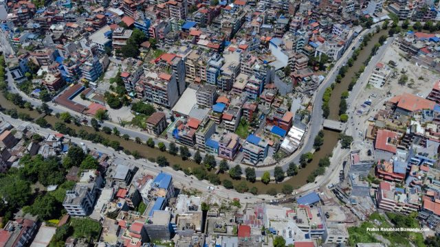 सर्वोच्चको फैसला टेक्दै काठमाडौं महानगरका नदी किनारको थप २० मिटरसम्म निर्माणमा रोक