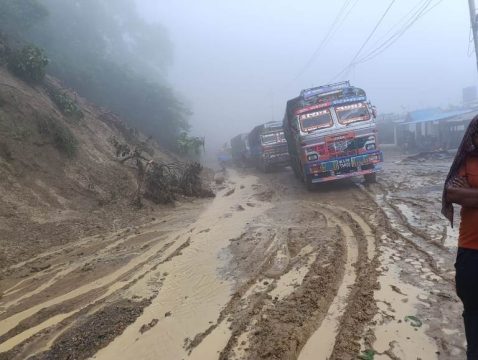 वर्षाले नारायणगढ बुटवल खण्ड पूर्णरुपमा अवरुद्ध, वैकल्पिक सडक प्रयोग गर्न आग्रह