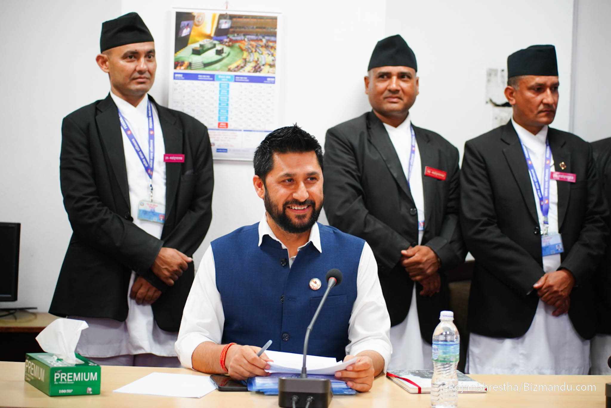 तराई मधेशमा हिंसात्मक गतिविधि रोक्न लामिछानेले बढाए राजनीतिक संवाद, सांसदहरुसँग परामर्श